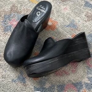 Calleen Cordero Women's Black Leather Clogs